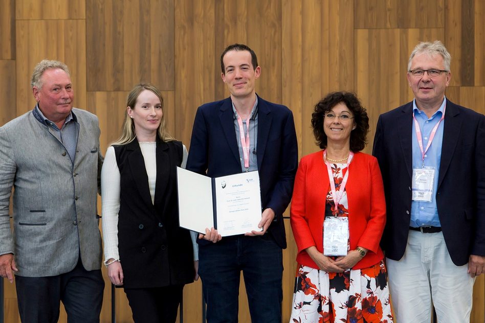 f.l.: Dr. Paul von Hoegen, Katarina Hrastovic (Biotest AG), Prof. Dr. med. Sebastian Kobold (Prizewinner), <br>Prof. Dr. Yvonne Samstag (Laudator), Prof. Dr. Reinhold Förster (DGfI) <br>Picture credits: ®PhilippeGroslier