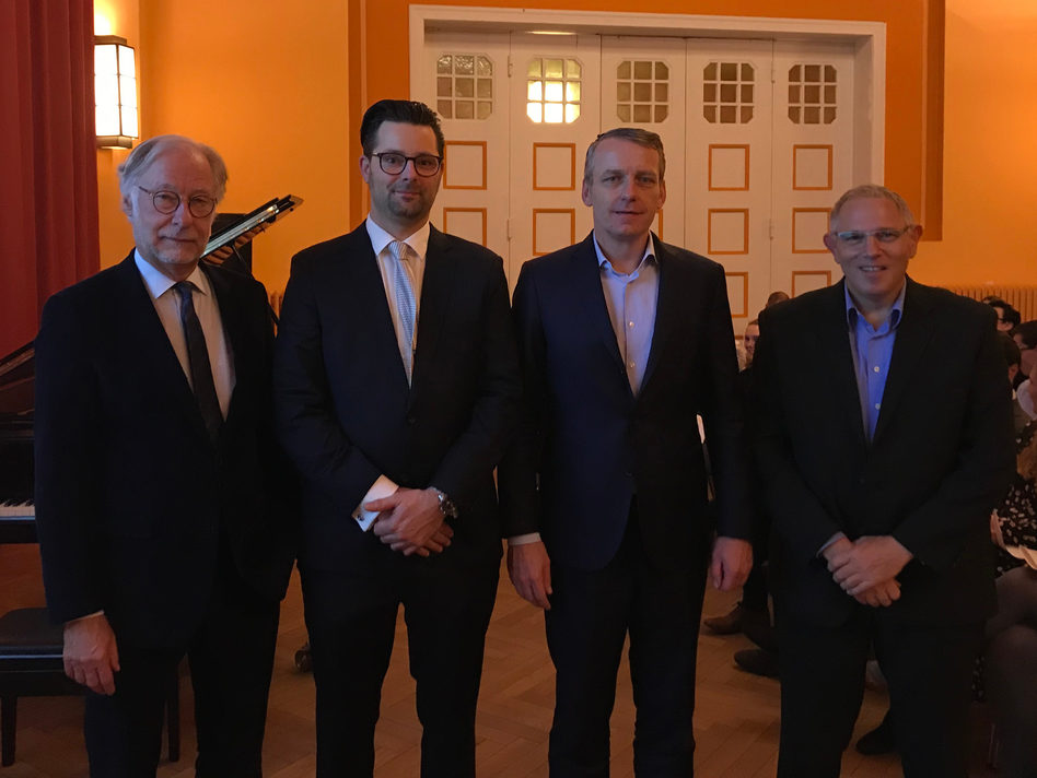 Foto: Prof Kreymann, Dr Christian Wachs, Prof Kluge, Dr Gockel (Biotest AG)